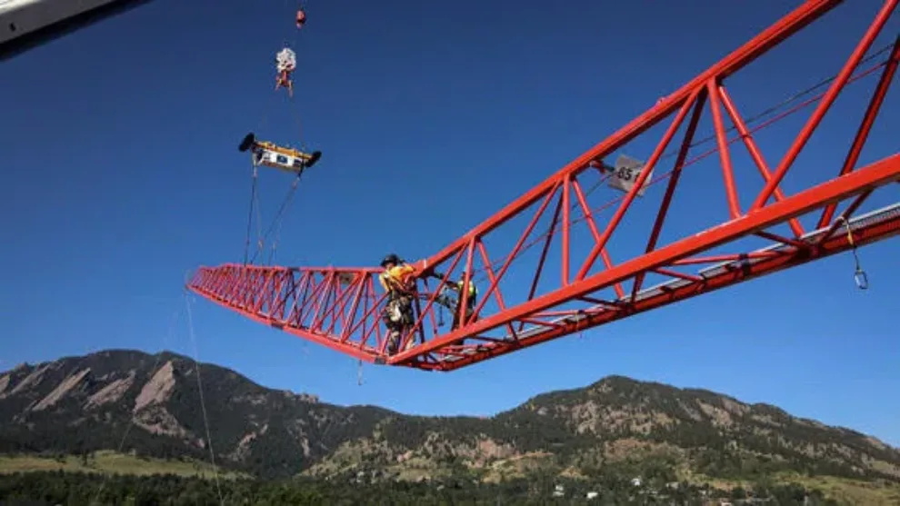 CREATIVE LIFTING SERVICES UTILIZES VITA LOAD NAVIGATOR TECHNOLOGY ON CROWDED TOWER CRANE ERECTION