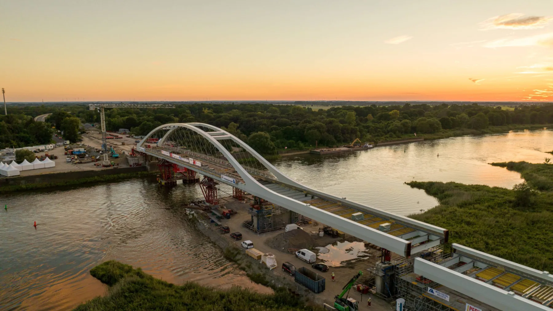 Symbolic railway bridge replaced with world-first carbon network arch ...