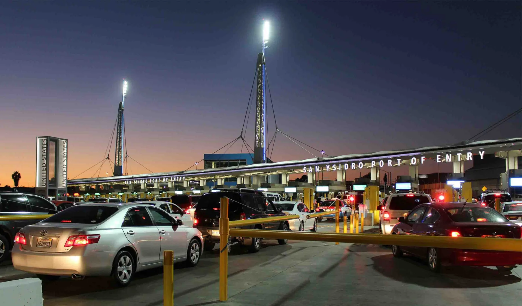Cars lined up to enter customs at the port of entry facility | Stantec to provide engineering services for new commercial port of entry in Douglas, Arizona