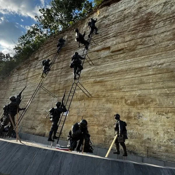 Statues courtesy of NMMA. Photo Credit: Tarlton. | Tarlton Brings History to Life on National Memorial of Military Ascent
